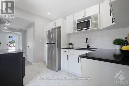 461-463 Booth Street, Ottawa, ON - Indoor Photo Showing Kitchen