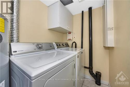 1694 Toulouse Crescent, Ottawa, ON - Indoor Photo Showing Laundry Room