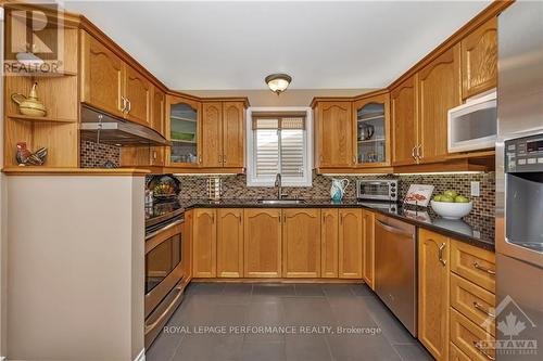 1694 Toulouse Crescent, Ottawa, ON - Indoor Photo Showing Kitchen