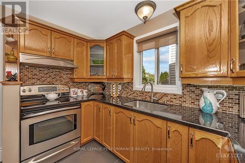 1694 Toulouse Crescent, Ottawa, ON - Indoor Photo Showing Kitchen