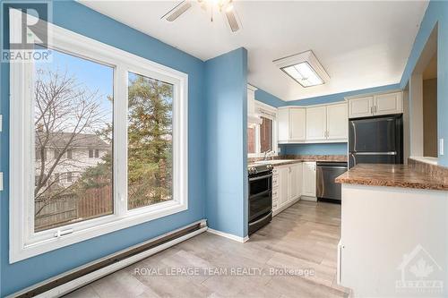 161 Huntridge, Ottawa, ON - Indoor Photo Showing Kitchen