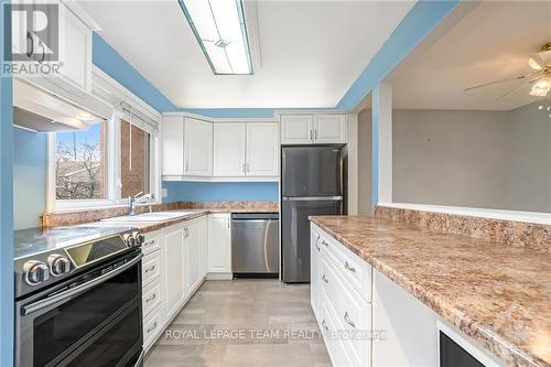 161 Huntridge, Ottawa, ON - Indoor Photo Showing Kitchen