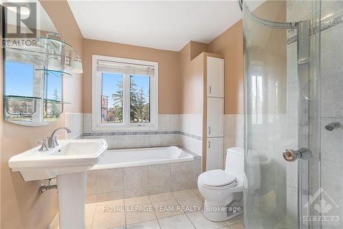 161 Huntridge, Ottawa, ON - Indoor Photo Showing Bathroom