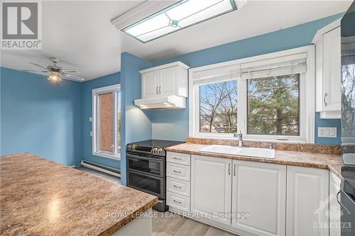 161 Huntridge, Ottawa, ON - Indoor Photo Showing Kitchen