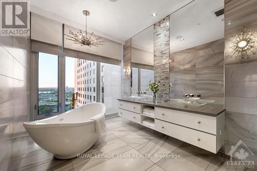 2101 - 111 Champagne Avenue, Ottawa, ON - Indoor Photo Showing Bathroom