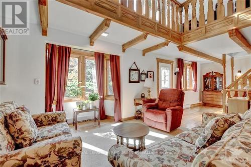 31 Viewmount Drive, Greater Madawaska, ON - Indoor Photo Showing Living Room