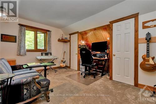 31 Viewmount Drive, Greater Madawaska, ON - Indoor Photo Showing Other Room