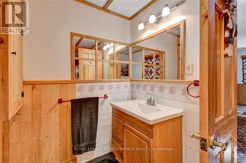 31 Viewmount Drive, Greater Madawaska, ON - Indoor Photo Showing Bathroom