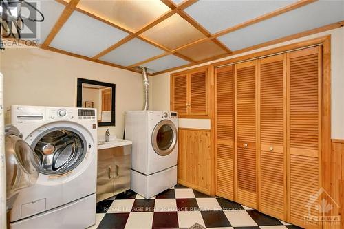 31 Viewmount Drive, Greater Madawaska, ON - Indoor Photo Showing Laundry Room