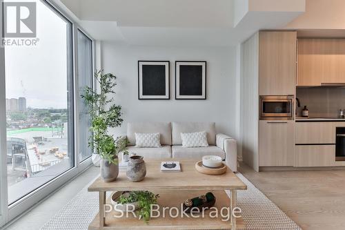 609 - 10 Graphophone Grove, Toronto, ON - Indoor