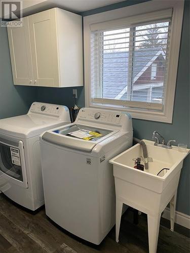 744 Devine Street, Sarnia, ON - Indoor Photo Showing Laundry Room