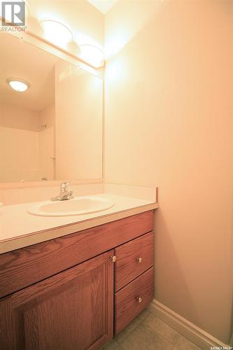 64 Ross Drive, Yorkton, SK - Indoor Photo Showing Bathroom