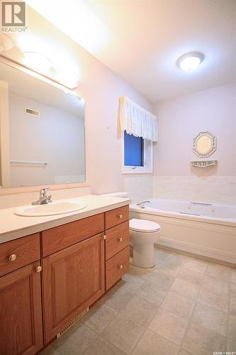 64 Ross Drive, Yorkton, SK - Indoor Photo Showing Bathroom