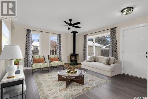 514 S Avenue N, Saskatoon, SK - Indoor Photo Showing Living Room