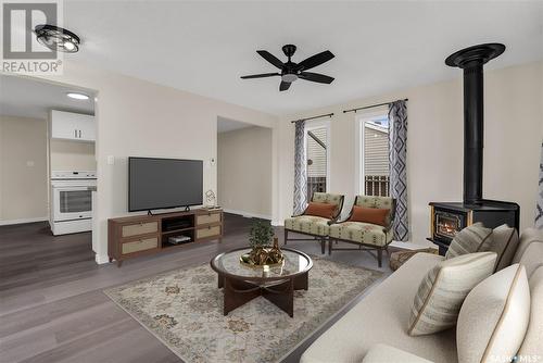 514 S Avenue N, Saskatoon, SK - Indoor Photo Showing Living Room