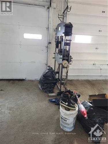 18561 County 43 Road, North Glengarry, ON - Indoor Photo Showing Garage