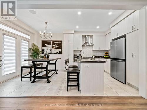 12 Great Falls Boulevard, Hamilton, ON - Indoor Photo Showing Kitchen With Upgraded Kitchen