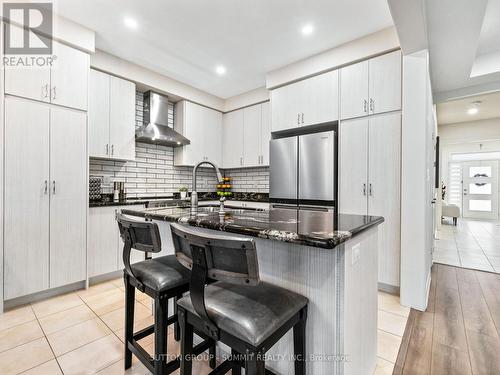 12 Great Falls Boulevard, Hamilton, ON - Indoor Photo Showing Kitchen With Upgraded Kitchen