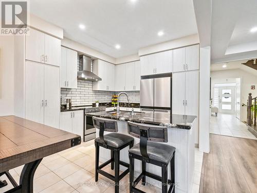 12 Great Falls Boulevard, Hamilton, ON - Indoor Photo Showing Kitchen With Upgraded Kitchen