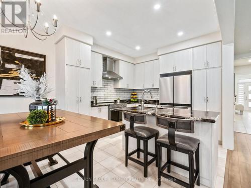 12 Great Falls Boulevard, Hamilton, ON - Indoor Photo Showing Kitchen With Upgraded Kitchen