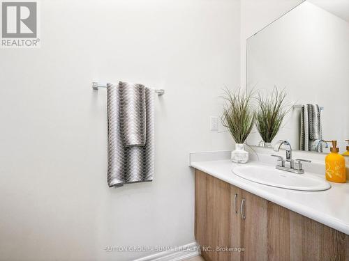 12 Great Falls Boulevard, Hamilton, ON - Indoor Photo Showing Bathroom