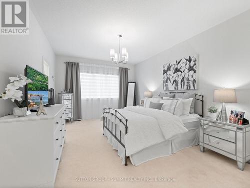 12 Great Falls Boulevard, Hamilton, ON - Indoor Photo Showing Bedroom