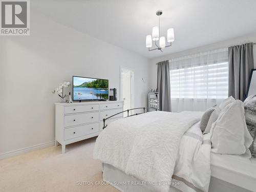 12 Great Falls Boulevard, Hamilton, ON - Indoor Photo Showing Bedroom