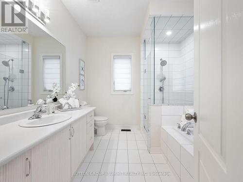 12 Great Falls Boulevard, Hamilton, ON - Indoor Photo Showing Bathroom