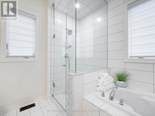 12 Great Falls Boulevard, Hamilton, ON - Indoor Photo Showing Bathroom