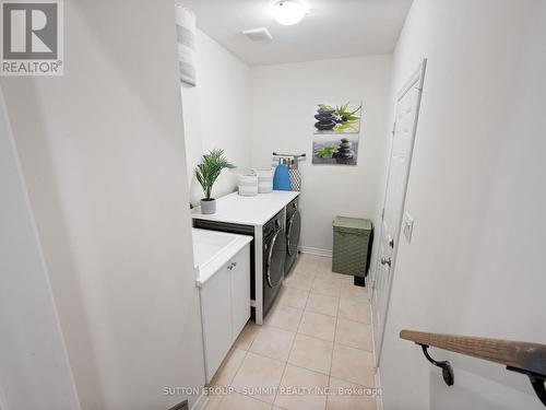 12 Great Falls Boulevard, Hamilton, ON - Indoor Photo Showing Laundry Room