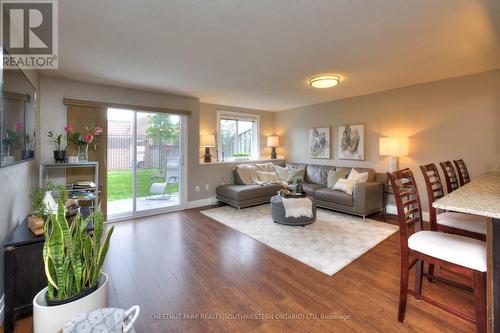 105 - 276 Eiwo Court, Waterloo, ON - Indoor Photo Showing Living Room