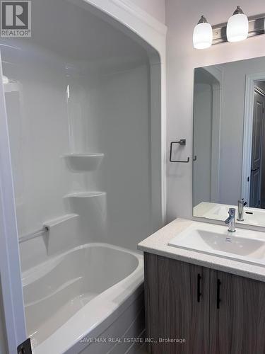 3262 Parker Avenue, Fort Erie, ON - Indoor Photo Showing Bathroom