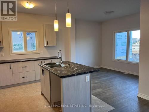 3262 Parker Avenue, Fort Erie, ON - Indoor Photo Showing Kitchen With Double Sink