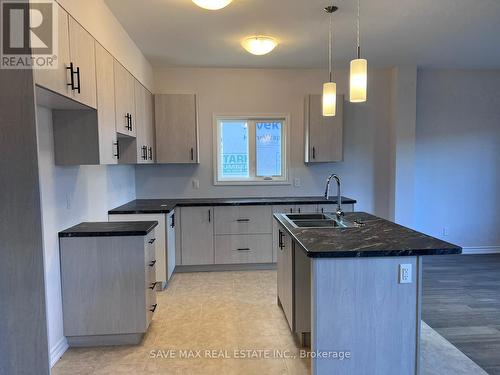 3262 Parker Avenue, Fort Erie, ON - Indoor Photo Showing Kitchen With Double Sink