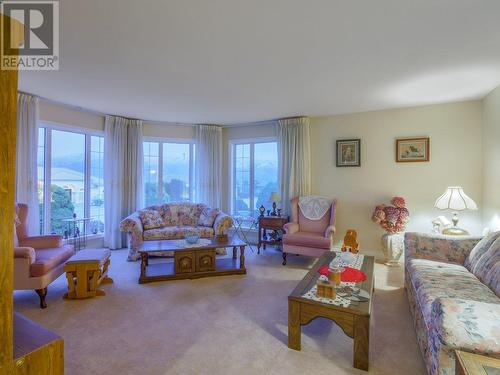 Living area with bay windows - 11900 Olympic View Drive, Osoyoos, BC - Indoor Photo Showing Living Room