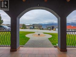 Patio overlooking front yard - 