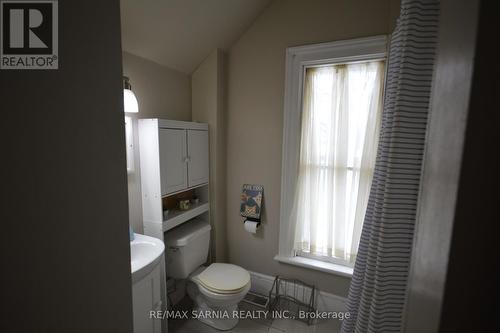 31 King Street E, Lambton Shores, ON - Indoor Photo Showing Bathroom