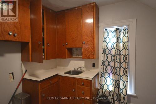 31 King Street E, Lambton Shores, ON - Indoor Photo Showing Kitchen