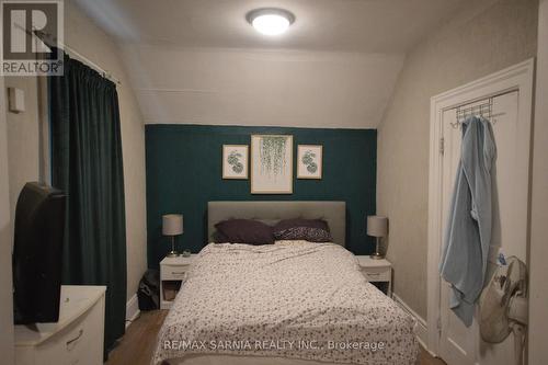 31 King Street E, Lambton Shores, ON - Indoor Photo Showing Bedroom