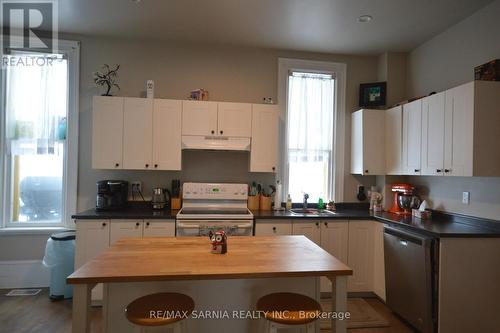 31 King Street E, Lambton Shores, ON - Indoor Photo Showing Kitchen