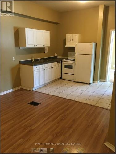 714/720 Dundas Street, London, ON - Indoor Photo Showing Kitchen