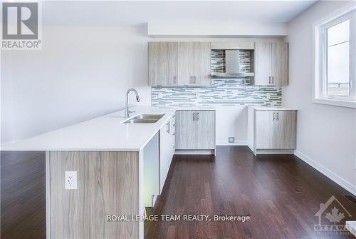 198 Conservancy Drive, Ottawa, ON - Indoor Photo Showing Kitchen With Double Sink