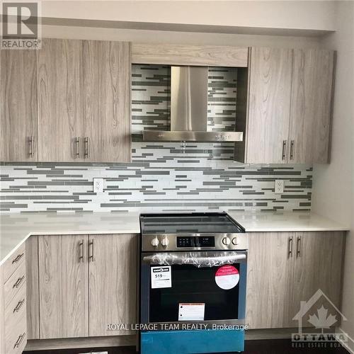 198 Conservancy Drive, Ottawa, ON - Indoor Photo Showing Kitchen