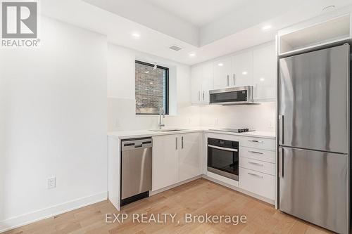 1011 - 340 Queen Street, Ottawa, ON - Indoor Photo Showing Kitchen With Upgraded Kitchen