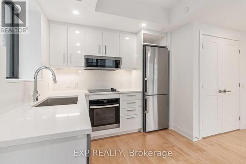 1011 - 340 Queen Street, Ottawa, ON - Indoor Photo Showing Kitchen With Upgraded Kitchen