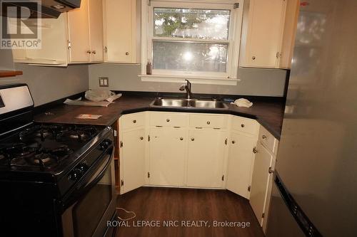 1307 Orchard Avenue, Fort Erie (334 - Crescent Park), ON - Indoor Photo Showing Kitchen With Double Sink