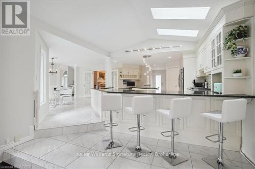 20 Craven Avenue, Burlington (Grindstone), ON - Indoor Photo Showing Kitchen With Upgraded Kitchen