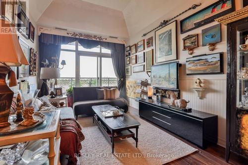 705 - 1 Leaside Park Drive, Toronto, ON - Indoor Photo Showing Living Room