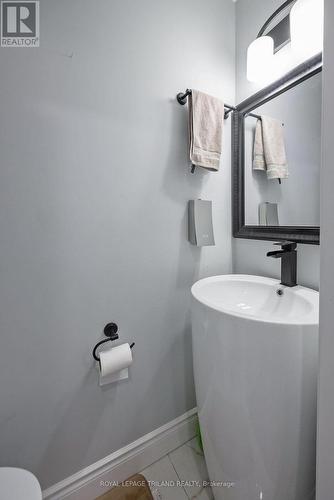 1534 Perth Avenue, London, ON - Indoor Photo Showing Bathroom