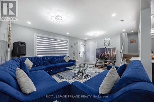 1534 Perth Avenue, London, ON - Indoor Photo Showing Living Room